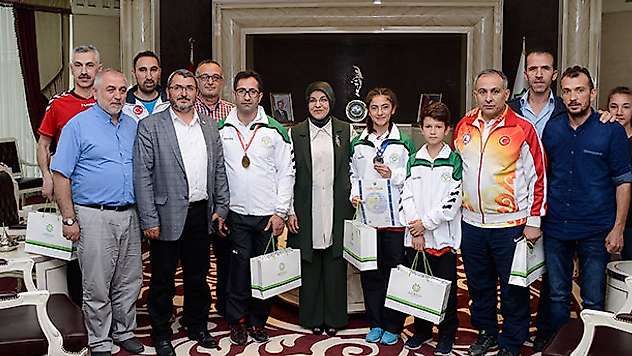Başkan Toru başarılı sporcuları ağırladı