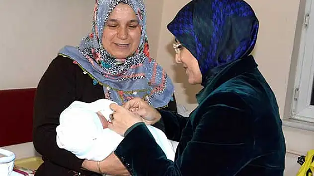 Başkan Toru'dan yeni yıl bebeklerine hediye