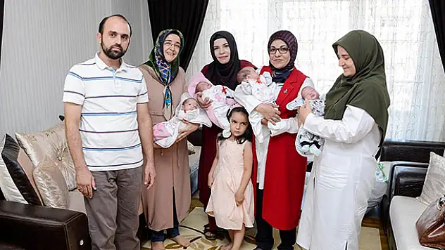 Başkan Toru, dördüz bebek sevincine ortak oldu