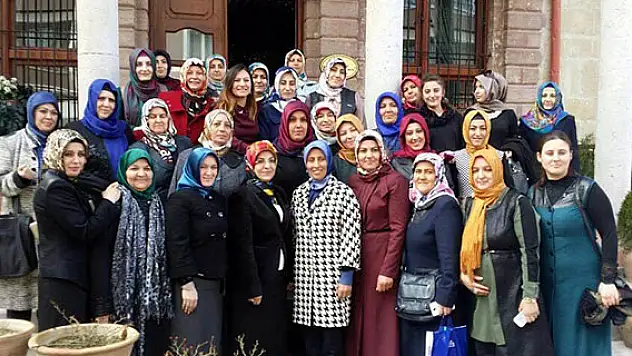 Başkan Toru kadın kollarıyla bir araya geldi