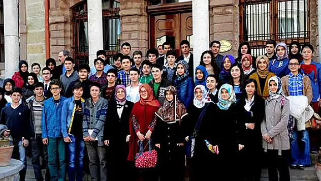 Başkan Toru, öğrencilerle bir araya geldi