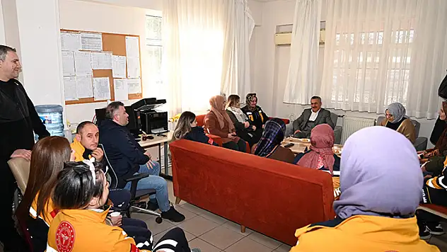 Başkan Tutal 112 Sağlık Hizmetleri çalışanlarını ziyaret etti
