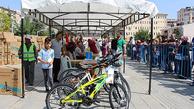 Başkan Tutal çocukları kask konusunda uyardı