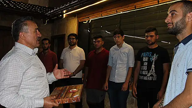 Başkan Tutal'dan asker adaylarına yemek