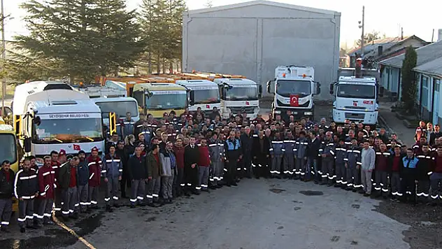Başkan Tutal, kadro sevincini çalışanları ile kutladı