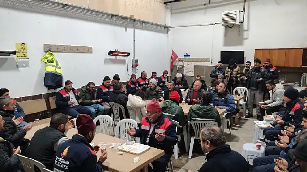 Başkan Tutal kar mesaisindeki belediye çalışanlarına teşekkür etti
