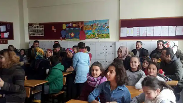 Başkan Tutal, karne dağıttı
