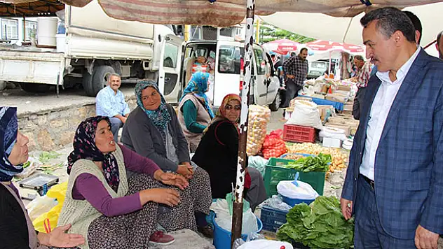 Başkan Tutal, pazar esnafıyla bayramlaştı
