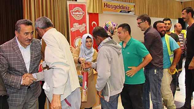 Başkan Tutal, personelle bayramlaştı