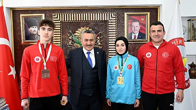 Başkan Tutal, sporcuları ödüllendirdi
