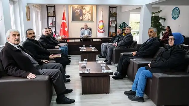 Başkan Ustaoğlu, siyasi parti ilçe başkanları ile bir araya geldi