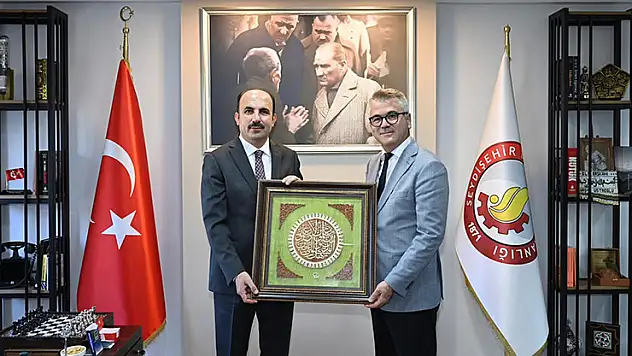 Başkan Ustaoğlu'ndan Altay'a teşekkür