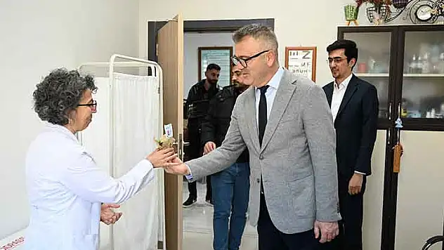 Başkanı Ustaoğlu'ndan sağlık çalışanlarına ziyaret
