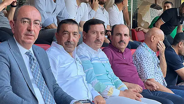 Başkanlar ilk maçta takımı yalnız bırakmadı