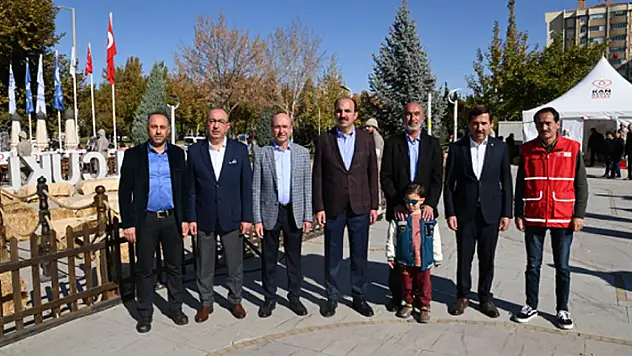 Başkanlardan Hilal-i Ahmer Sergisi ve kan bağışı etkinliğine ziyaret