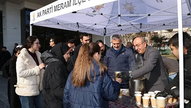 Başkanlardan üniversite öğrencilerine çorba ikramı