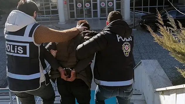 Başkasına ait kimlikle yakalandı, 20 yıl hapis kararı ile arandığı ortaya çıktı
