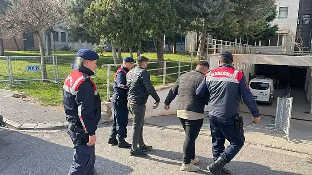Başkasının yerine ehliyet sınavına giren şahıs yakalandı
