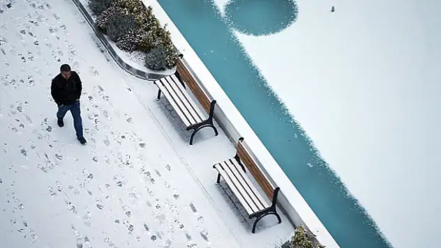 Başkent güne kar ile uyandı