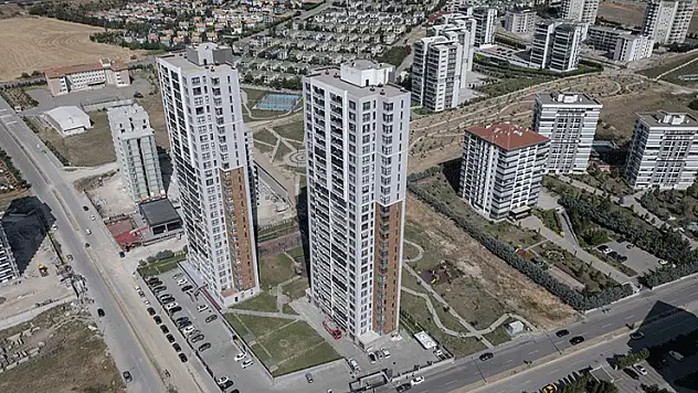 Başkentte 26 katlı binadaki yangına ilişkin incelemeler sürüyor