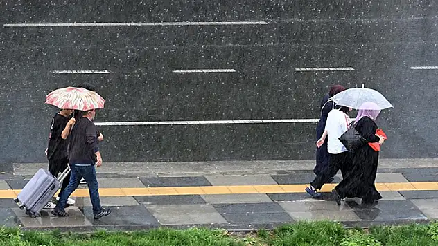 Başkentte sağanak hayatı olumsuz etkiledi
