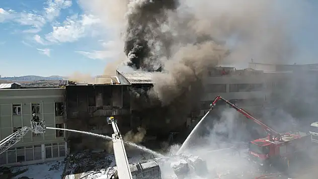 Başkentte sünger fabrikasında yangın: 1 kişi hayatını kaybetti

