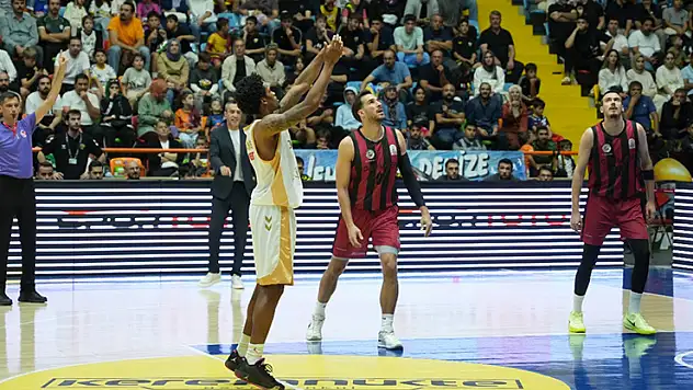 Basketbolda çekişme sürüyor, Konya BŞ. Gaziantep virajında