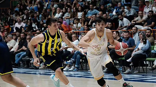 Basketbolda heyecan sürüyor, Konya BŞ. lidere konuk olacak