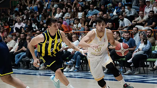 Basketbolda heyecan sürüyor! Konya Büyükşehir, Fenerbahçe sınavında