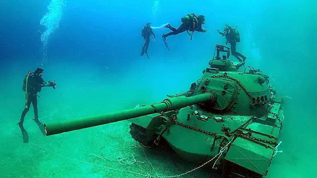 Batırılan 45 tonluk tank Güvercin Adası'na taşındı