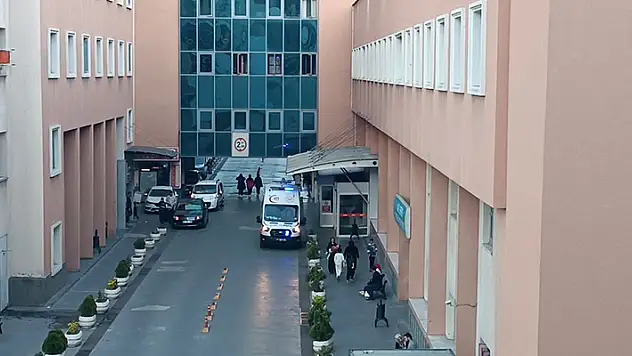 Batman'da bir kişi, mezrada ekmek pişiren genç kadını tüfekle ağır yaralayıp intihar etti
