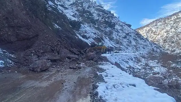 Batman'da heyelan sonrası mahsur kalan 15 kişi kurtarıldı
