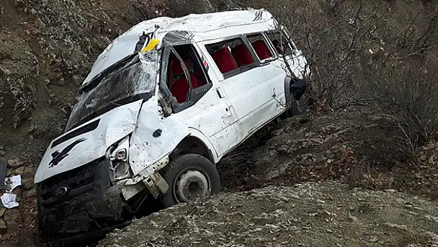 Batman'da öğrenci servisi devrildi: 2 ölü, 22 yaralı