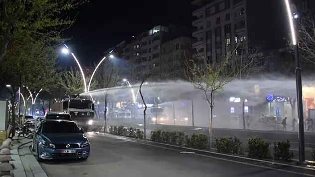 Batman'da seçim kutlamasında izinsiz yürüyüşe polis müdahalesi: 4 gözaltı
