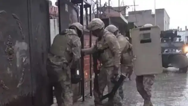 Batman'da sokağı savaş alanına çeviren terör yandaşları gözaltına alındı