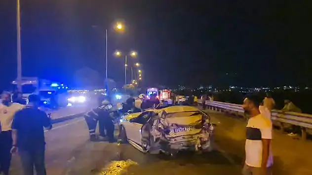 Batman'da iki otomobil çarpıştı: 1 ölü, 4 yaralı
