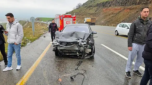 Batman'da iki otomobil çarpıştı: 7 yaralı

