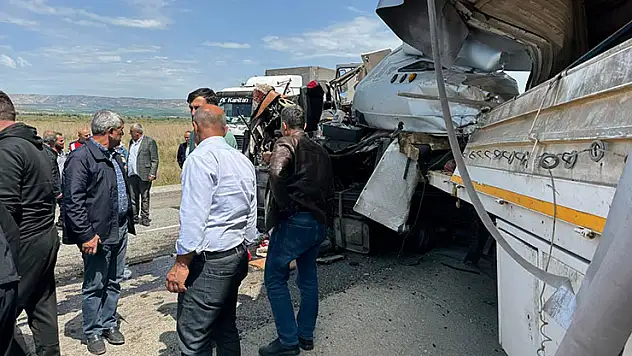 Batman'da iki tır çarpıştı: 1 ölü, 1 yaralı