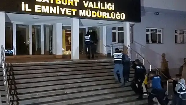 Bayburt'ta 5 düzensiz göçmen yakalandı