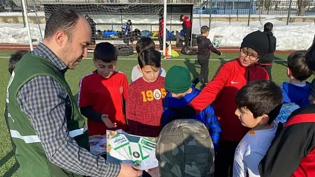 Bayburt'ta minik sporculara bilinçli teknoloji kullanımı anlatıldı