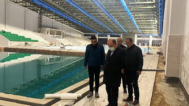 Baykan, yüzme havuzu inşaatını inceledi 