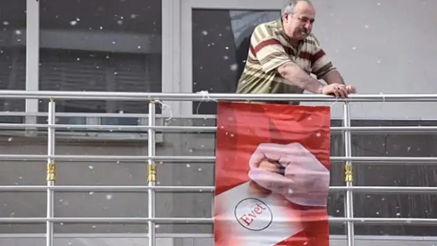 Bayrak asan dayı referandum kararını açıkladı