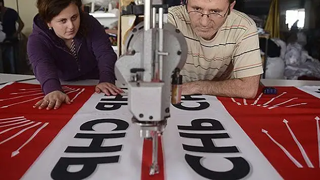 Bayrakçılar siparişlere yetişemiyor