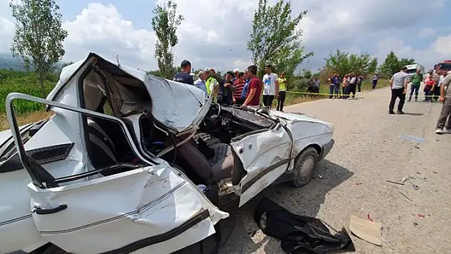 Bayram alışverişine giden kardeşleri kaza ayırdı: 1 ölü,3 yaralı
