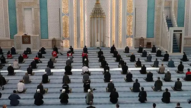 Bayram namazı camilerde kılınacak mı? Diyanet İşleri Başkanı Ali Erbaş açıkladı