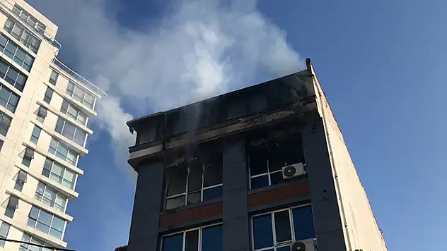 Bayram sabahına yangınla uyandılar
