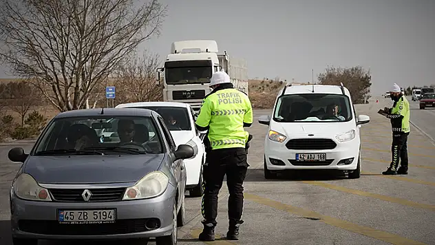 Bayram tatili bitti, dönüş yolundaki sürücülere hayati 'yol hipnozu' uyarısı

