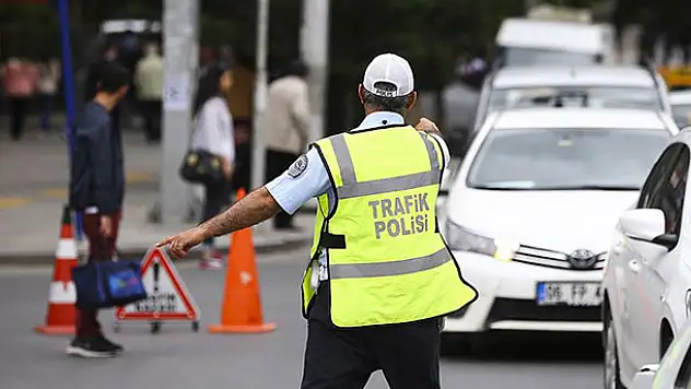 Bayramda 185 bin trafik personeli yollarda olacak