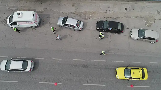 Bayramda kara yollarında 51 bin 300 ekip ve 99 bin 245 trafik personeli görev alacak
