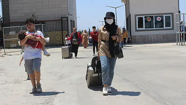 Bayramı ülkelerinde geçiren Suriyelilerin dönüşü başladı
